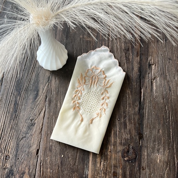 VINTAGE capiz shell placemats - with coasters, embroidered napkins, napkin rings - Picture 6 of 11